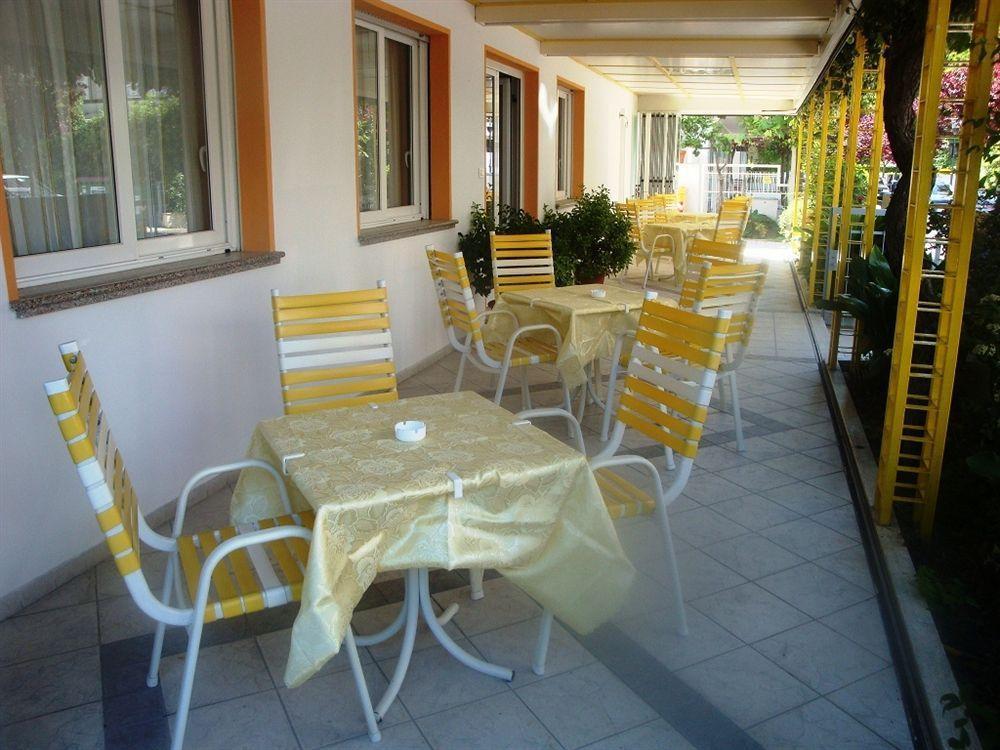 Hotel Graziana Риччоне Экстерьер фото
