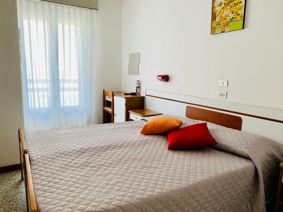 Hotel Graziana Риччоне Экстерьер фото